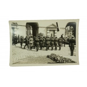 [ORLICZ-DRESZER] Zwei Fotos vom Begräbnis von General Gustaw Orlicz-Dreszer, von Fähnrich Narcyz Witczak-Witaczyński, 1936,