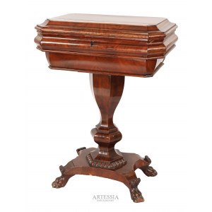 Niciak - pletací stůl ve stylu biedermeieru, výroba neznámá, střední Evropa, 3. čtvrtina 19. století.