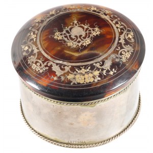 Box with decoration in the form of floral tendrils, European Workshop, 2nd half of the 19th century.