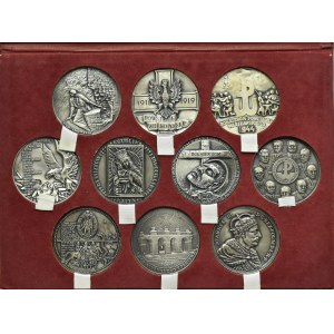 PRL, lot medali (70 mm) TWO w etui (1)