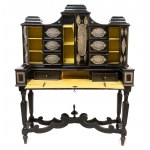 Coin cabinet writing desk with metal plates - Piedemont, 18th century