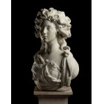 Louis XVI marble bust - Italy, 18th century, depicting a noblewoman with windswept hair in country dress. The parallelepiped column is from the 20th century. Height x width x depth bust: 63 x 50 x 30 cm. Height x width x depth column: 125 x 29 x 29 cm. It