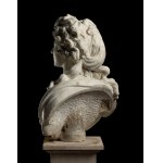 Louis XVI marble bust - Italy, 18th century, depicting a noblewoman with windswept hair in country dress. The parallelepiped column is from the 20th century. Height x width x depth bust: 63 x 50 x 30 cm. Height x width x depth column: 125 x 29 x 29 cm. It