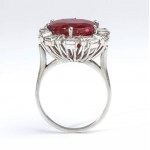 Ruby diamond platinum ring, set with ruby surrounded by diamonds. Round shape composite cut diamond approx. 10.00 ct. Rectangular shape step cut diamonds approx. 2.00 ct, E-F, VVS. US size 7 - IT size 14. Front dimensions 23 x 20 mm. Weight 10.4 g. Item c
