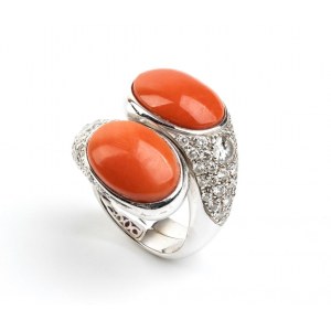 Contrary diamond coral gold ring