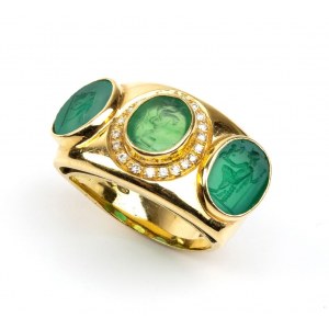 Archaeological-style ring in gold with diamonds and green glass pastes