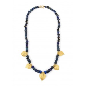 Yellow gold and glass paste necklace