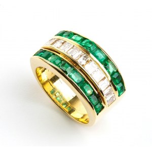Diamond emerald gold ring