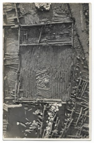 [BISKUPIN - Expédition de fouilles de l'Université de Poznan - photographies aériennes]. [1936]...