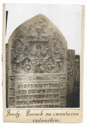 [BRODY - monuments in the Jewish cemetery - view photographs]. [1st half of the 20th century]. Set of 2 photographs form. 7,...