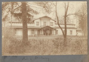 [BRZEŹNICA - view of Gorczynski mansion from the front - view photograph]. [ca. 1905]. Photo form....