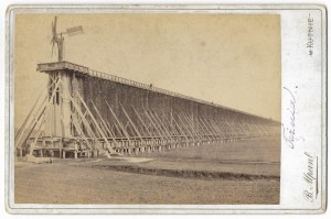 [CIECHOCINEK - torre di laurea n. I - veduta fotografica]. [1891]. Scheda fotografica. 9,8x13,5 cm su supporto originale....