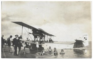 [GDYNIA - hydroplán Námořní letecké eskadry z Pucku na pláži v Gdyni - situační fotografie]. [1926]...