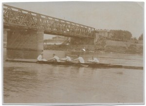 [KRAKOW - compétition d'aviron sur la Vistule - photographies de situation]. [avant 1924]. Ensemble de 6 photographies form....