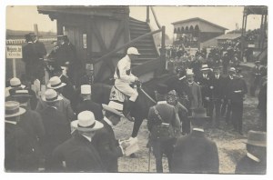 [Lemberg - auf der Pferderennbahn - Situationsaufnahme]. [nicht vor 1910, nicht nach 1914?]. Form der Fotografie. 8,...