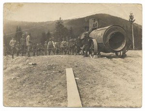 [NAFTA - transport kotła do szybu kopalni ropy naftowej w okolicach Drohobycza - fotografia sytuacyjna]. [l. 20./...