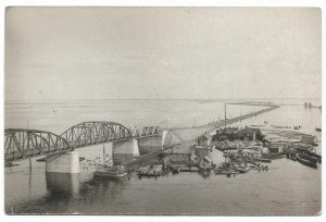 [PIÑSK - vue des marais de Pińskie et du pont routier sur la rivière Pinie - vue photographique]. [1932]...