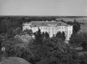 [RYDZYNA - Schloss - Fotos ansehen]. [l. 1980er Jahre]. Satz von 4 Fotografien Form. ca. 16x23,...