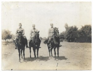 [Polish LEGIONS - officers of the 2nd Legion Infantry Regiment on horseback near Rarańcza - situational photograph]. [IX 1915]...