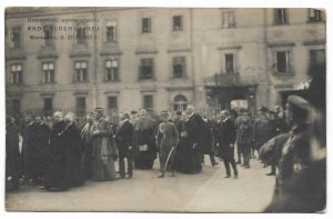 [Erster Weltkrieg - Einführung der Mitglieder des Regentschaftsrates in das Königliche Schloss in Warschau]....