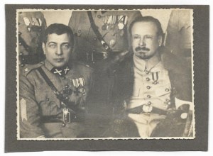 [Polish Army - Gen. Józef Haller - during talks - situational photograph]. [1922]. Photograph form. 8,...