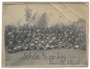 [Armée polonaise - École du 1er régiment d'infanterie de la 4e légion à Kielce - à Suwałki - photographie de groupe]....