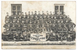 [Armée polonaise - 5e école de sous-officiers du 4e régiment d'infanterie de la Légion à Kielce - photo de groupe]. [...