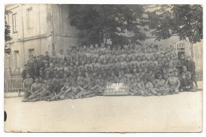 [Polská armáda - 1. záložní rota 4. pěšího pluku Legie v Kielcích - skupinová fotografie]. [ne po 20. VI. 1923]....