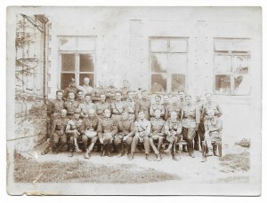 [Polish Army - 4th Legion Infantry Regiment in Kielce - group photograph]. [l. 1920s]. Photograph form. 8,...