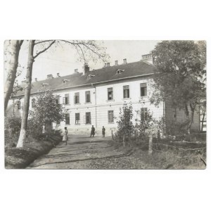 [WOJSKO Polskie - koszary 12. Kresowego Pułk Artylerii Lekkiej - fotografia sytuacyjna]. [1929]. Fotografia form....
