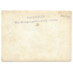 [II WOJNA św. - uciekinierzy żydowscy w okolicach Lublina - fotografia sytuacyjna]. [1939]. Fotografia form. 8,...