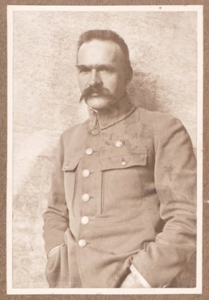 [PIŁSUDSKI Józef - in legion uniform - portrait photograph]. [l. 1920s]. Photograph form. 17x11,...