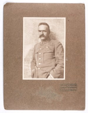 [PIŁSUDSKI Józef - in legion uniform - portrait photograph]. [l. 1920s]. Photograph form. 17x11,...