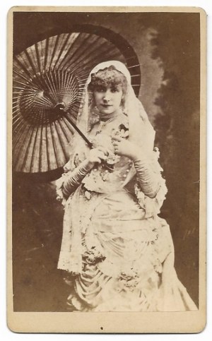 [BERNARDT Sarah - portrait photograph]. [1881?]. Photograph form. 9.4x5.9 cm on original backing form. 10,3x6,...