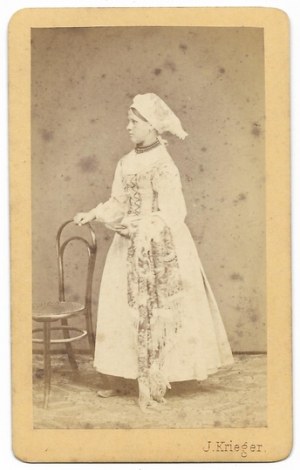 [PHOTOGRAPHY posed - young woman from Krakow area in regional costume - portrait photograph]. [1870s/1980s]....