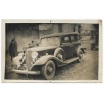 [ARYSTOKRACJA - ostatni ordynat łańcucki Alfred Potocki z przyjaciółmi na dziedzińcu łańcuckiej rezydencji - fotografie ...