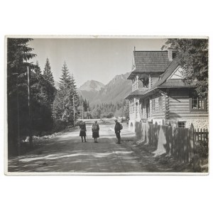 [GÓRY - Tatry - strażnica celna na Łysej Polanie - fotografia widokowa, sytuacyjna]. [nie przed 1920]....