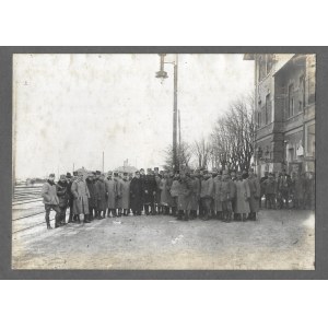 [JĘDRZEJÓW - oficerowie przybyli na uroczystość ogłoszenia niepodległego Królestwa Polskiego w dniu 5 listopada 1916 rok...