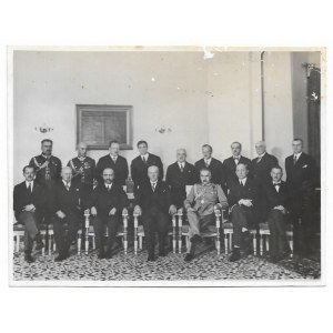 [POLITICS - Second government of Walery Slawek - group photograph]. [1930/1931]. Photograph form. 8,4x11,...
