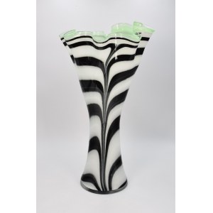 Vase with valance