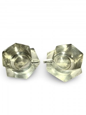 Filiżanki ze spodkami Art Deco, plater, sygnowane. Lata 20/30 XX.
