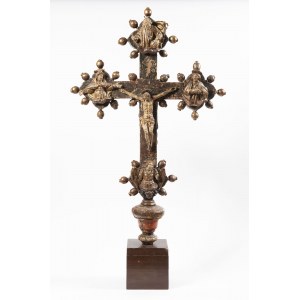 Tuscany 15th Century, A Processional Cross Lacquered and Gilded Carved Wood Tuscany, 15th Century With Wooden Support.
