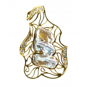 Gold pendant with diamonds and an unformed shell (90)