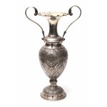 Italie, un impressionnant vase en argent