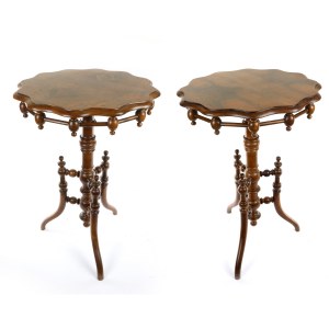 Pair of tabureaux in walnut with polylobed round top 20th century