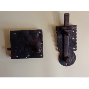 Unknown, 2 door locks
