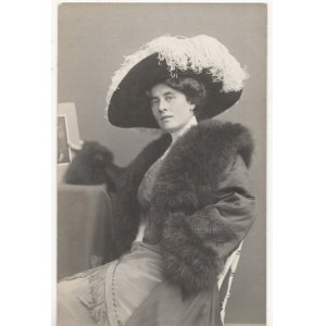 Portrét herečky v klobúku
