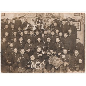 Soldaten der Zweiten Republik, Gruppenfoto 04 Am Weihnachtsbaum