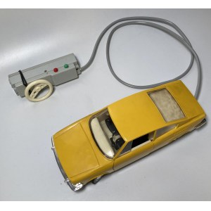 Czechosłowacja samochód zabawkowy Skoda 110R Ites na kabel w oryginalnym kartonie