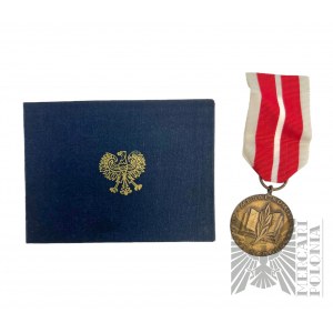 PRL Medal Komisji Edukacji Narodowej z Legitymacją